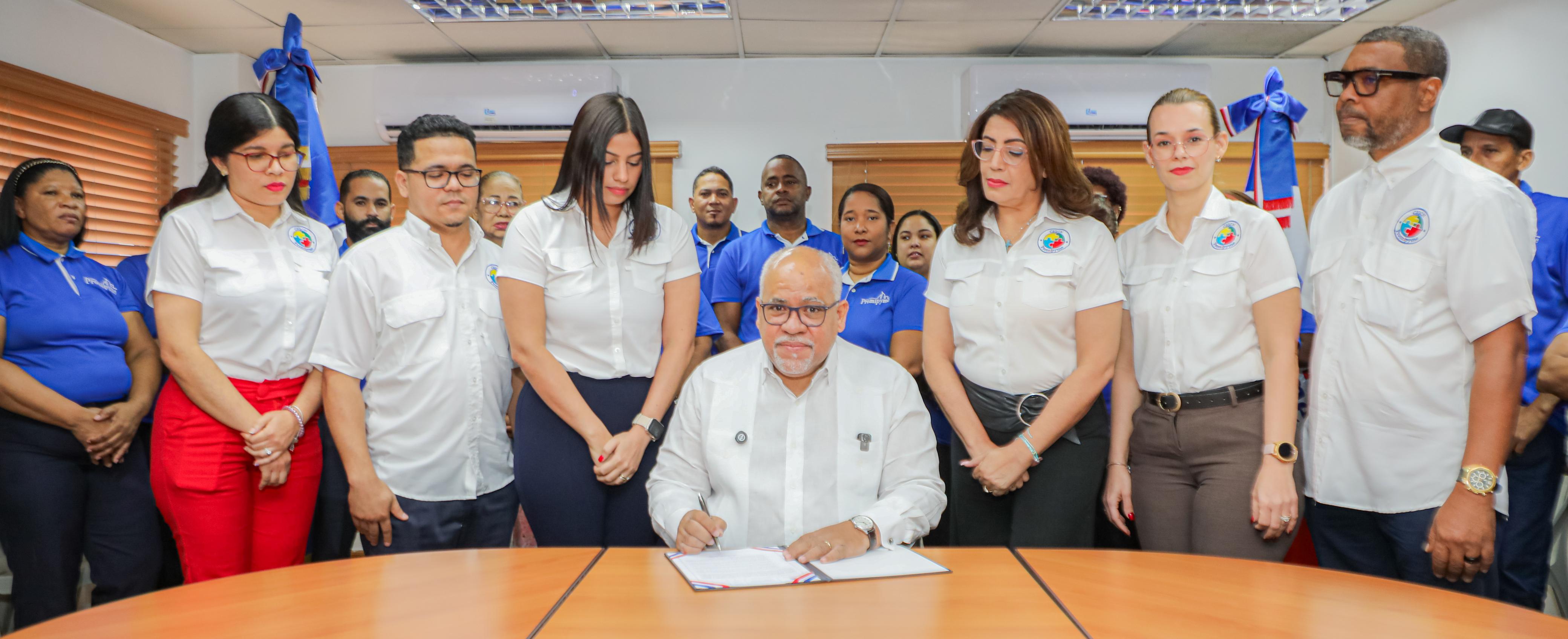 FIRMA COMPROMISO CON COLABORADORES